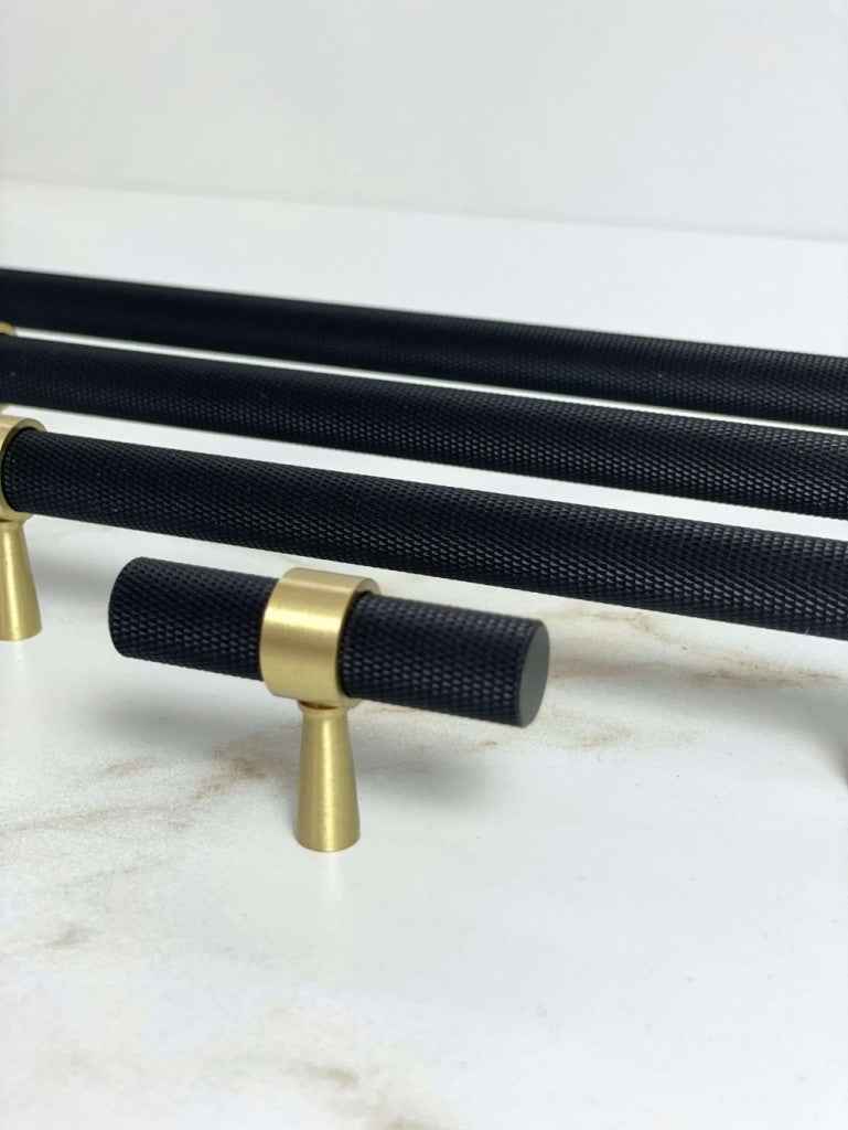 Håndtak Bergen - Matt Svart/Børstet Messing - ROM 7