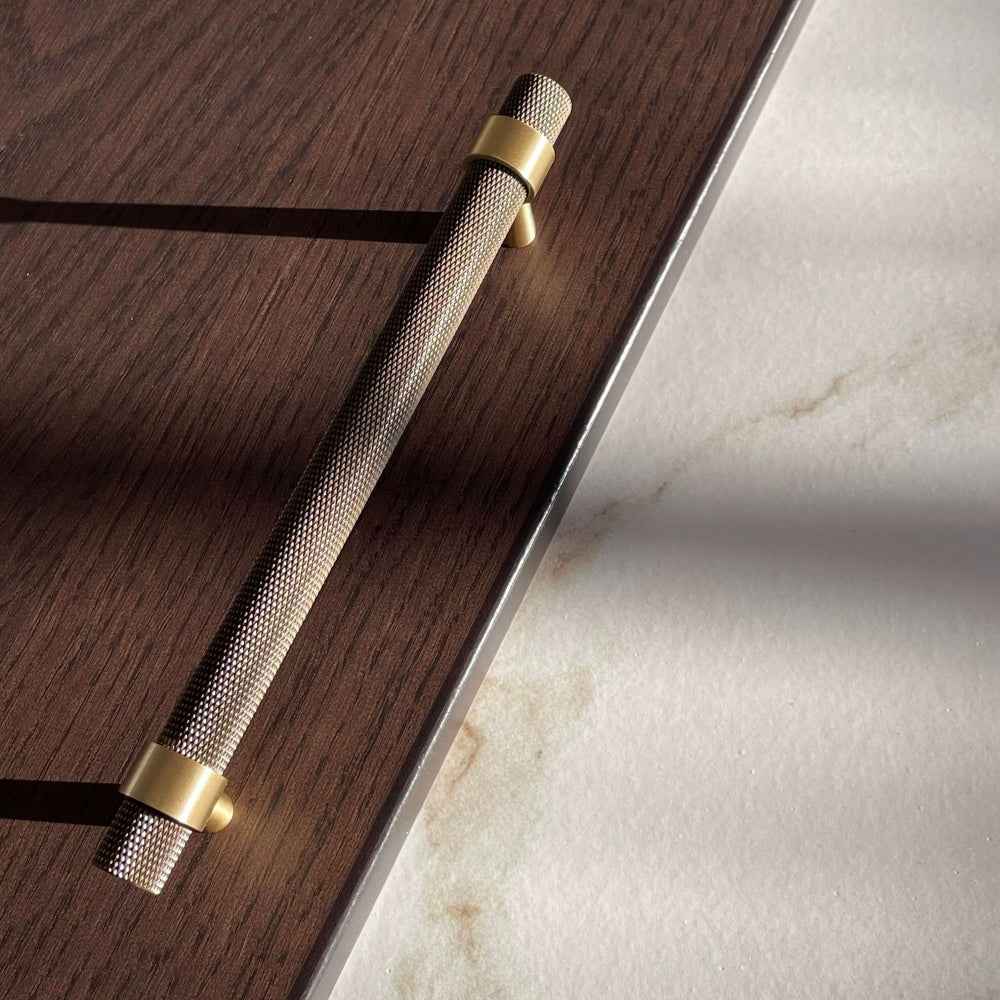 Håndtak Bergen - Antikk Messing/Børstet Messing - ROM 7