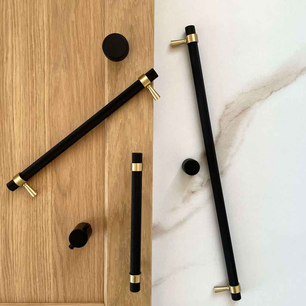 Håndtak Bergen - Matt Svart/Børstet Messing - ROM 7