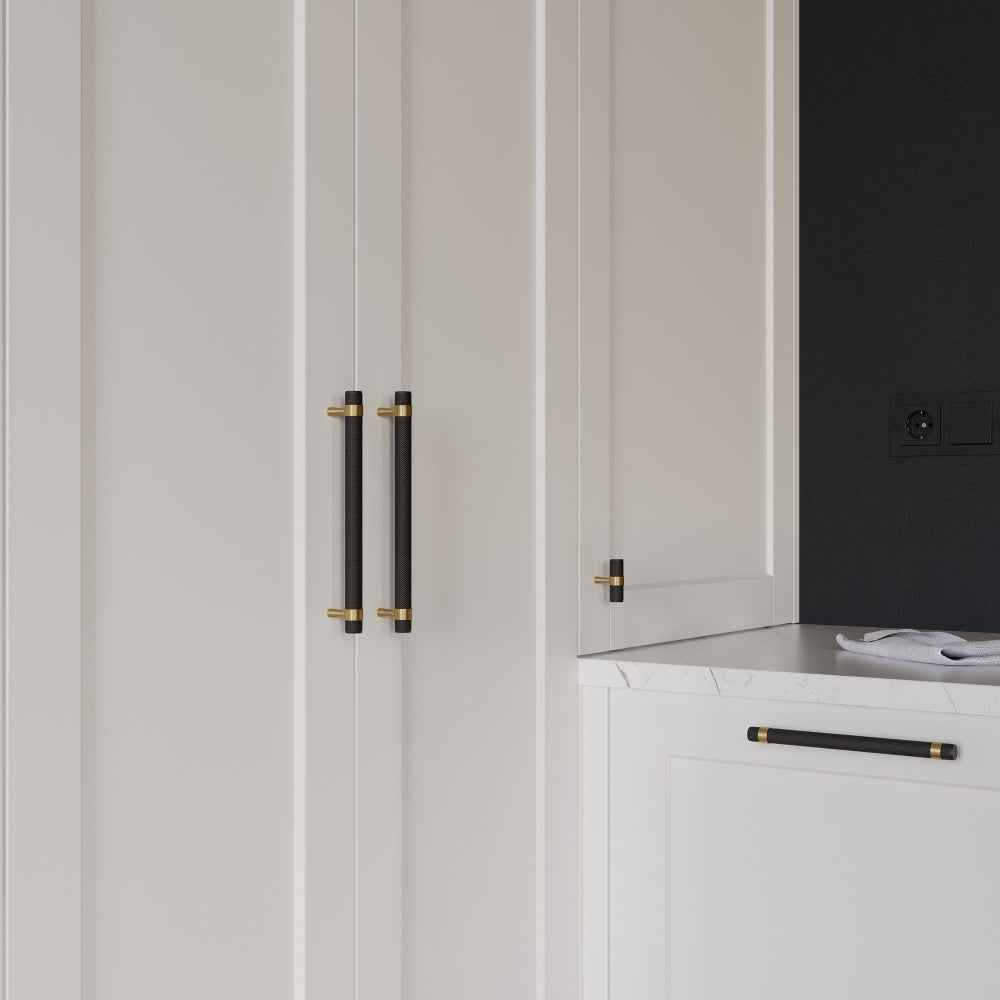 Håndtak Bergen - Matt Svart/Børstet Messing - ROM 7