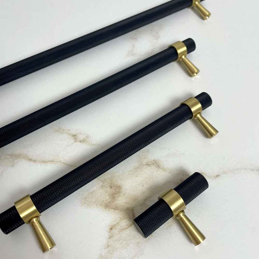 Håndtak Bergen - Matt Svart/Børstet Messing - ROM 7