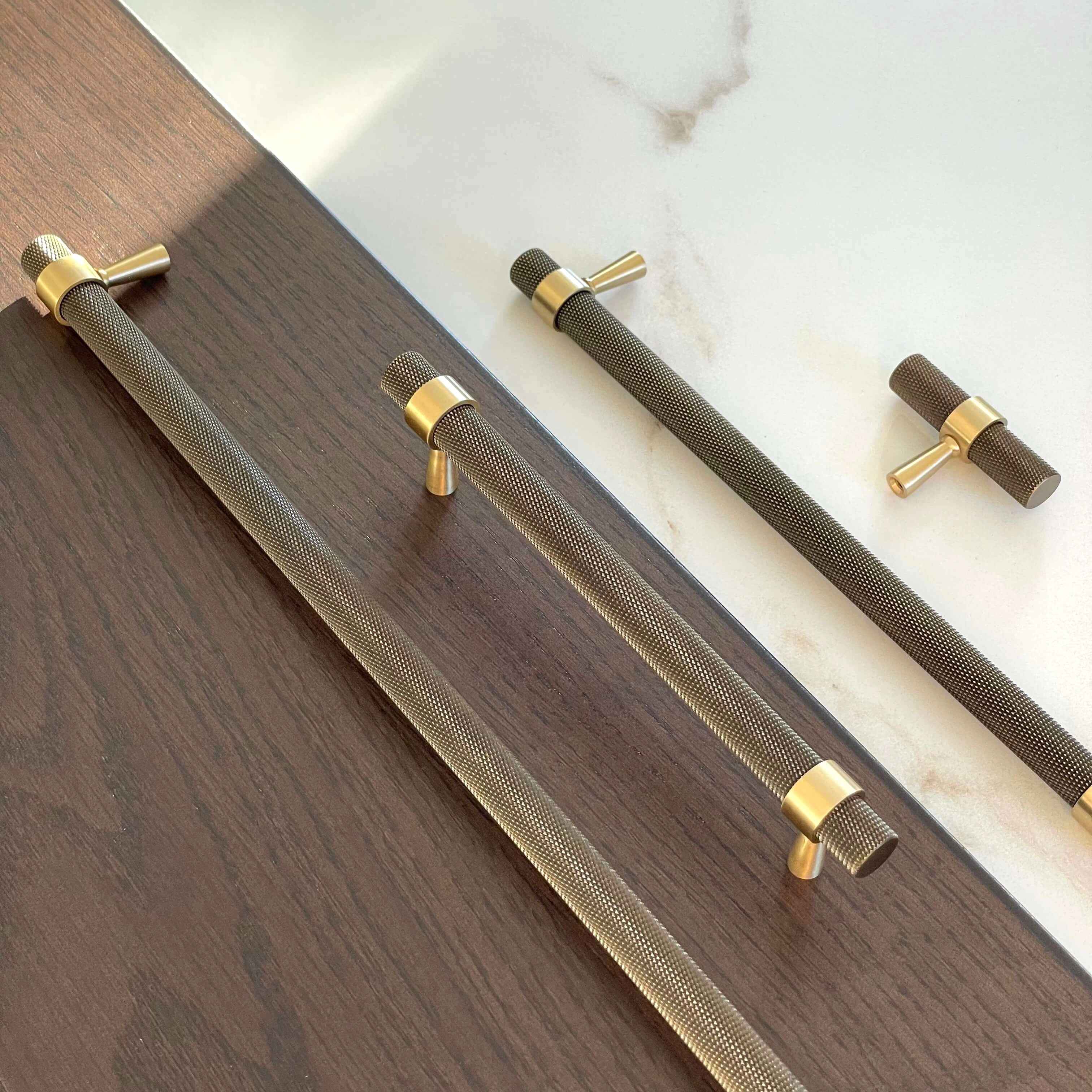 Håndtak Bergen - Antikk Messing/Børstet Messing - ROM 7