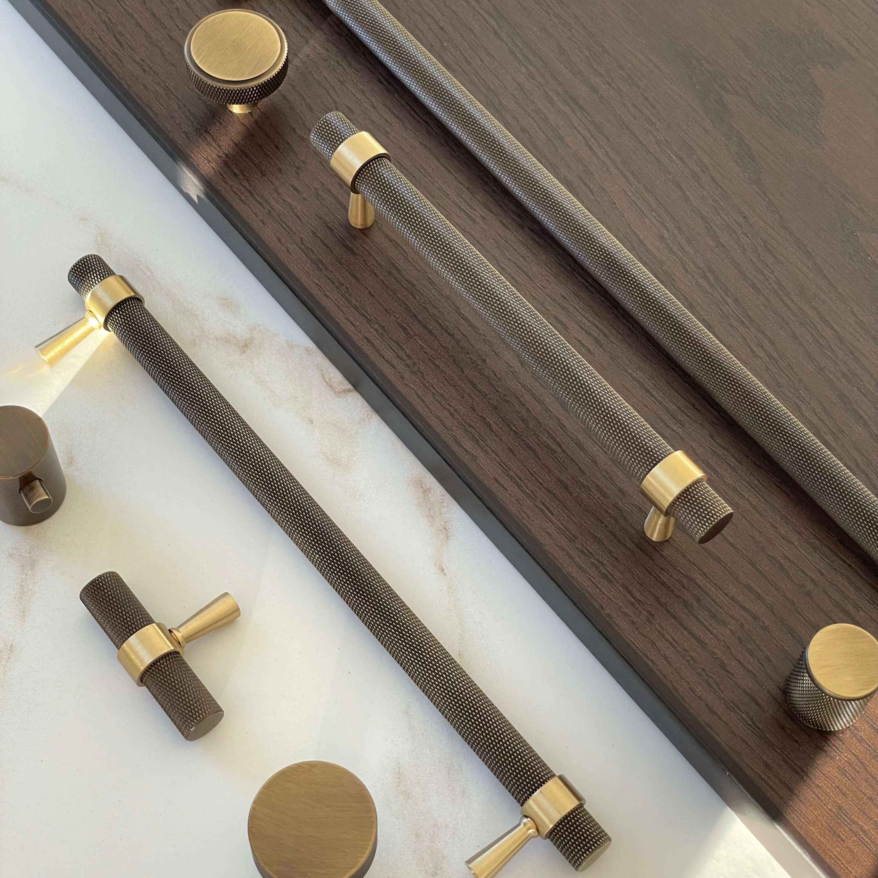 Håndtak Bergen - Antikk Messing/Børstet Messing - ROM 7