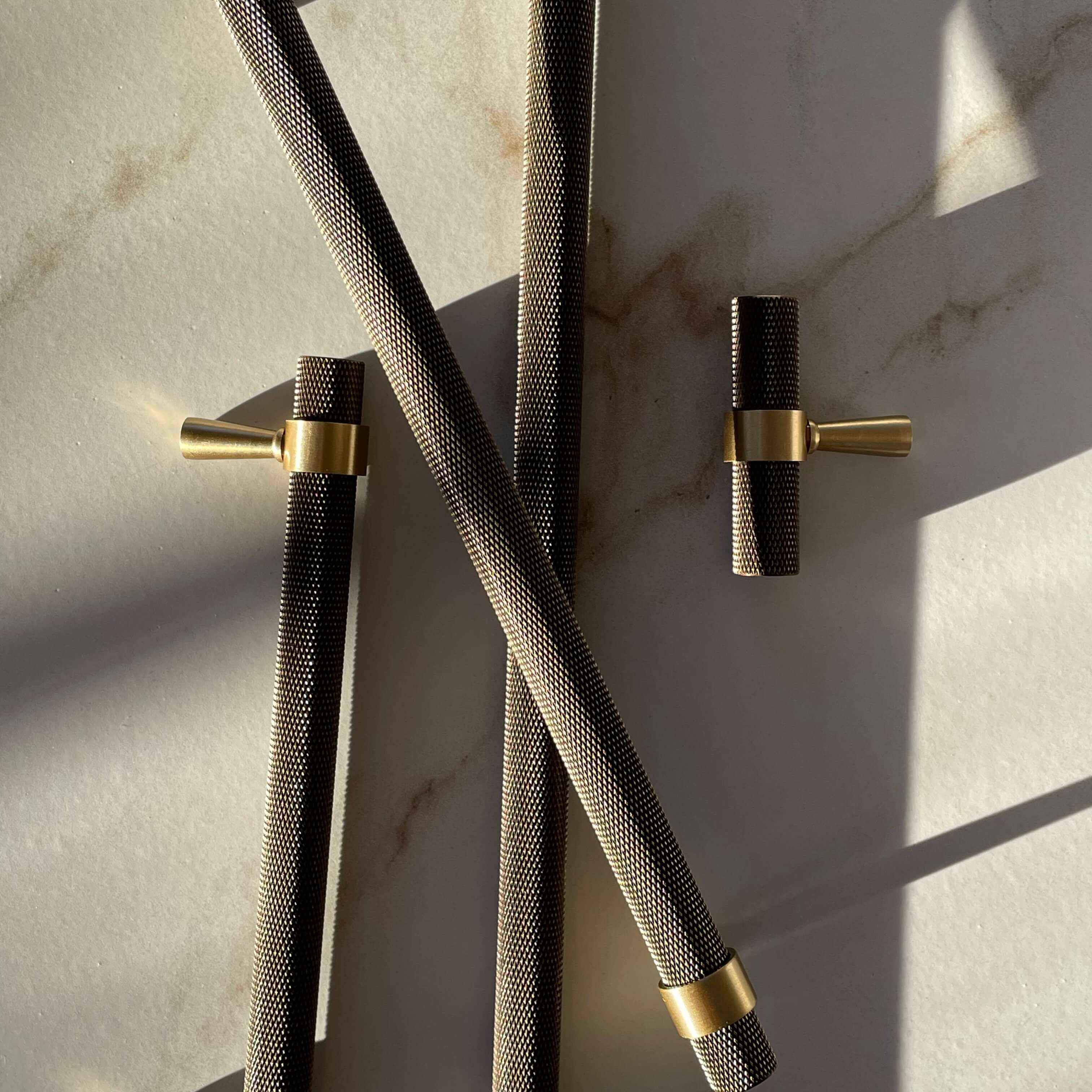 Håndtak Bergen - Antikk Messing/Børstet Messing - ROM 7