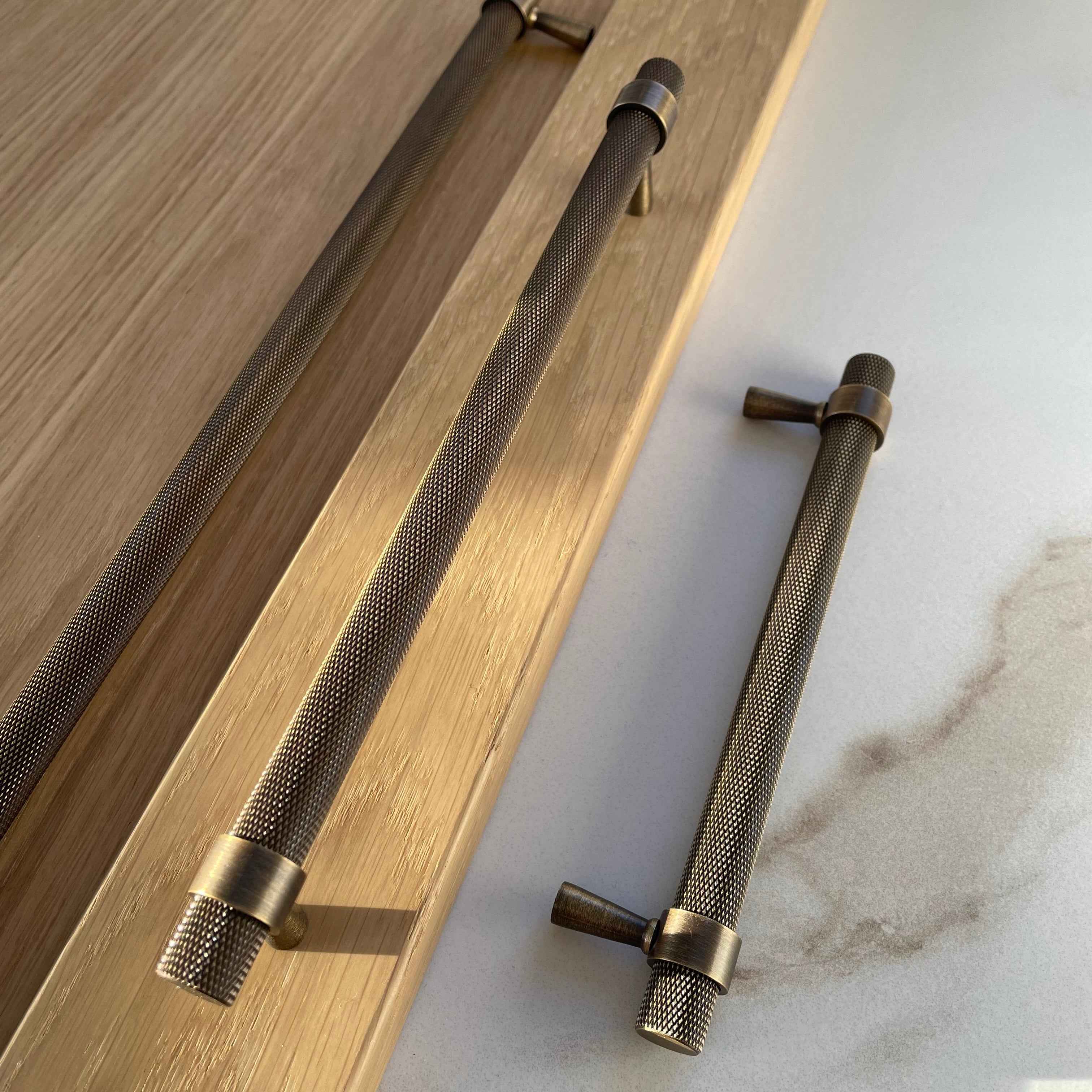 Håndtak Bergen - Antikk Messing/Børstet Messing - ROM 7